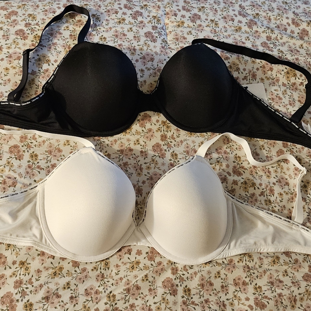 *SOLD* Calvin Klein 2 Set Bras
